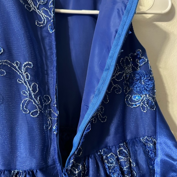 Blue Dress with silver color embroidered size 8/10 - Picture 7 of 7